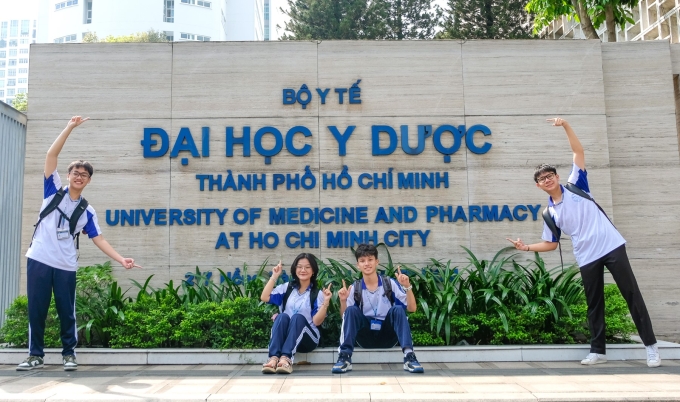 Cổng trường Đại học Y Dược TP HCM. Ảnh: UMP