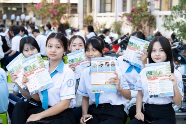 Điểm sàn Đại học Công thương TP HCM giảm: Thông tin tuyển sinh mới
