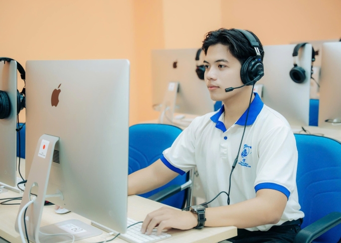 Sinh viên trường Đại học Công nghệ Thông tin trong phòng thực hành. Ảnh: UIT