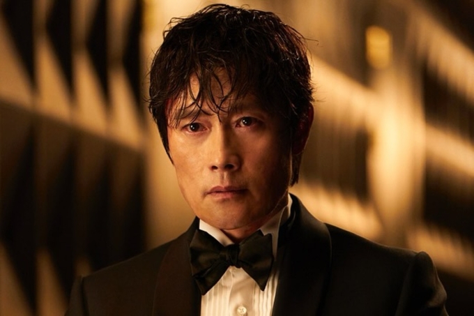 Lee Byung Hun trong phim Squid Game. Ảnh: Netflix