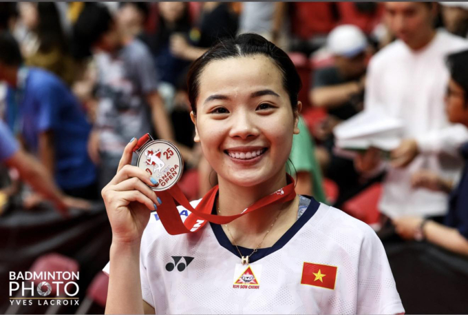 Thùy Linh khoe HC bạc giải cầu lông quốc tế Canada Mở rộng, sáng 7/7. Ảnh: FBNV