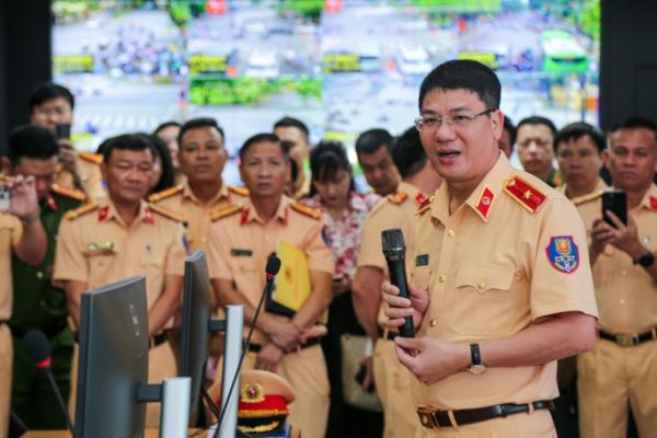 CSGT: Đi đường chỉ cần CCCD, không cần giấy tờ xe?