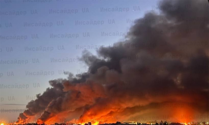 Đám cháy tại Kiev sau trận tập kích ngày 4/7 của Nga. Ảnh: X/DD Geopolitics