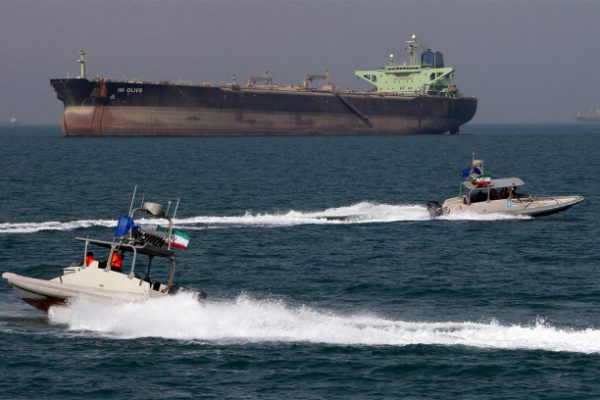 Iran bắt giữ tàu dầu nước ngoài tại Vịnh Oman: Tin tức mới nhất