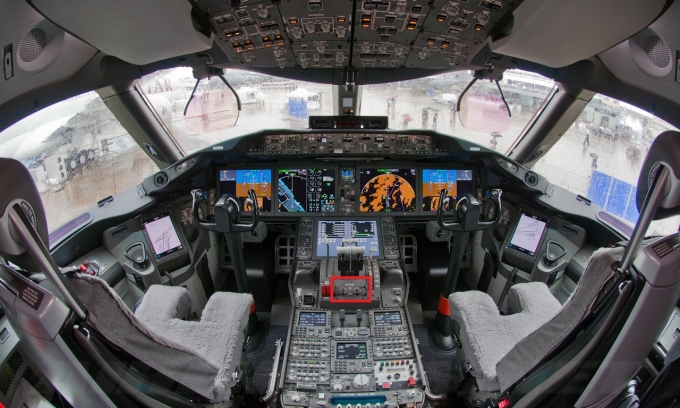 Vị trí công tắc nhiên liệu trên máy bay Boeing 787 (khoanh đỏ). Ảnh: Airliner