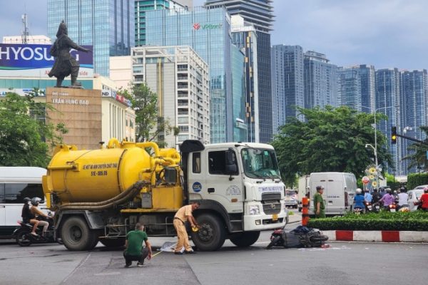 Tai nạn Công trường Mê Linh: Xe bồn tông chết người