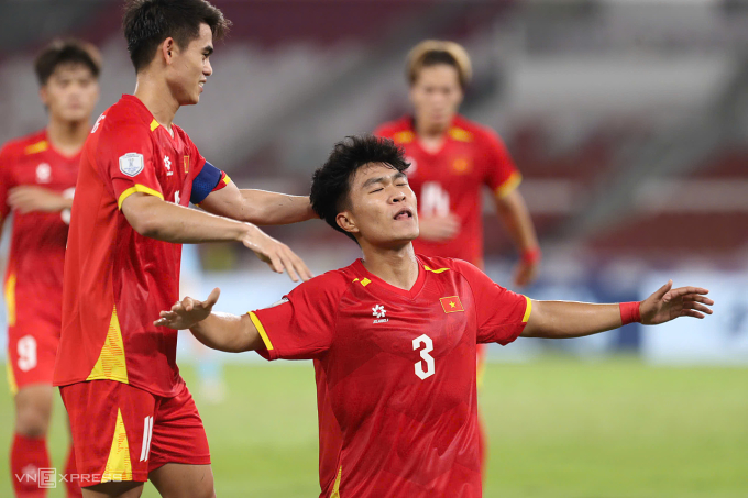 Trung vệ Phạm Lý Đức ăn mừng sau khi ghi bàn mở tỷ số trong trận thắng Campuchia 2-1 ở vòng bảng U23 Đông Nam Á, ngày 22/7/2025 trên sân Bung Karno, Jakarta, Indonesia. Ảnh: Hai Tư