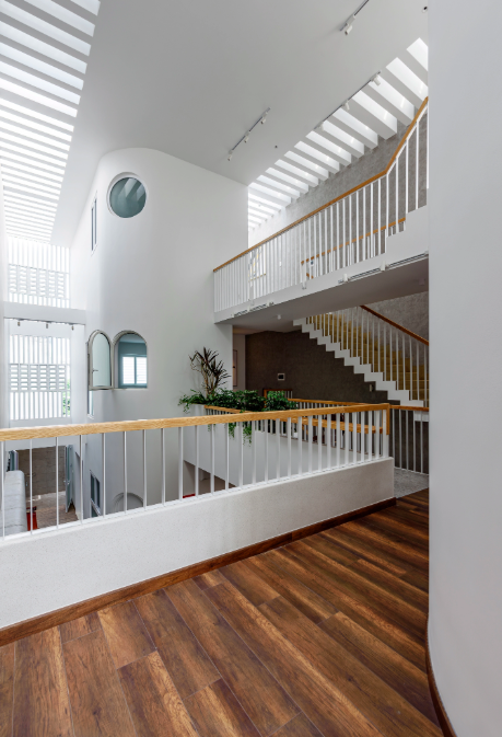 Hành lang giao thông luôn đủ sáng. Ảnh: Lonton Studio