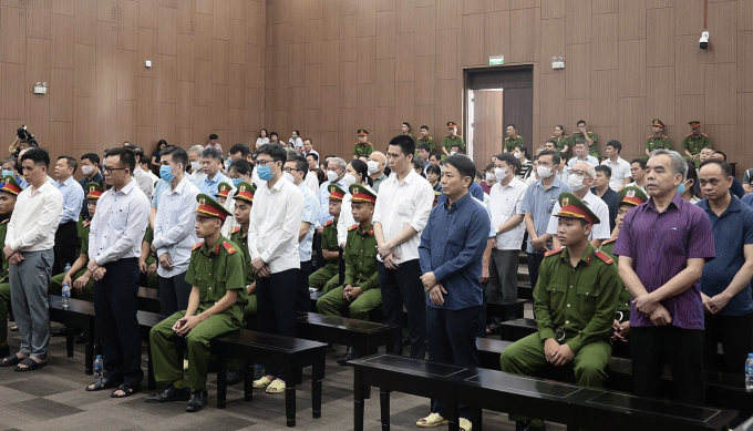 30 trong 41 bị cáo là cựu lãnh đạo, cán bộ các tỉnh, trong đó Vĩnh Phúc có 15 người. Ảnh: Danh Lam