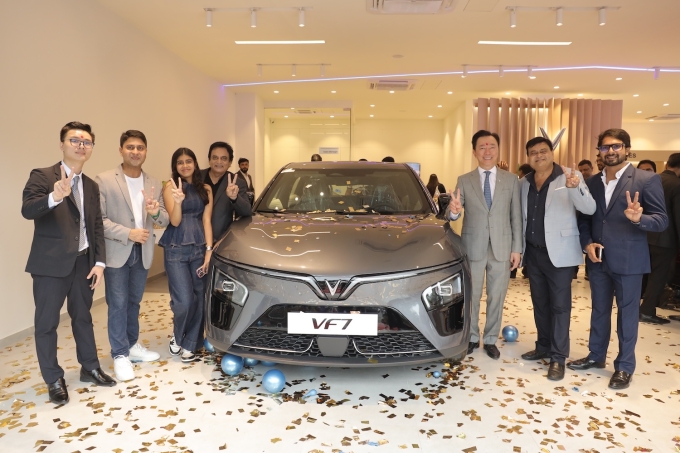 Mẫu VF 7 được trưng bày tại showroom. Ảnh: VinFast
