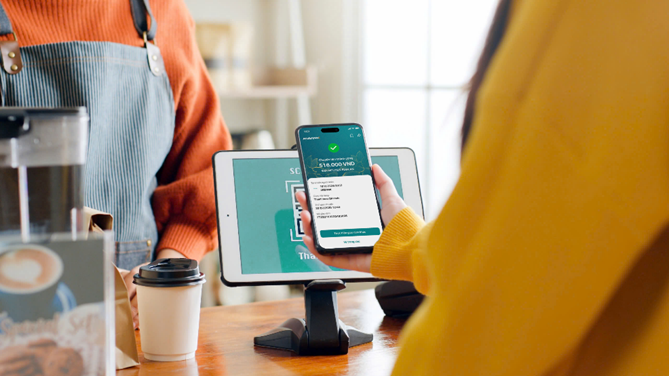 Khách hàng có thể chuyển tiền trên ứng dụng ABBank bằng phương thức quét mã QR. Ảnh: ABBank