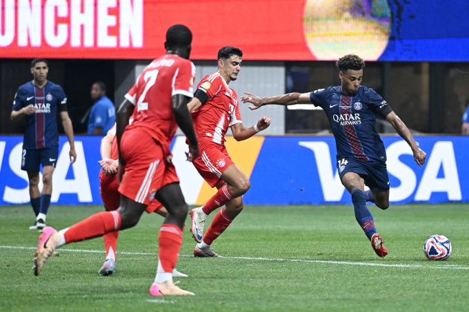 Tiền đạo cánh Desire Doue đi bóng dứt điểm trong trận PSG thắng Bayern 2-0 ở tứ kết FIFA Club World Cup 2025 ngày 6/7. Ảnh: AFP