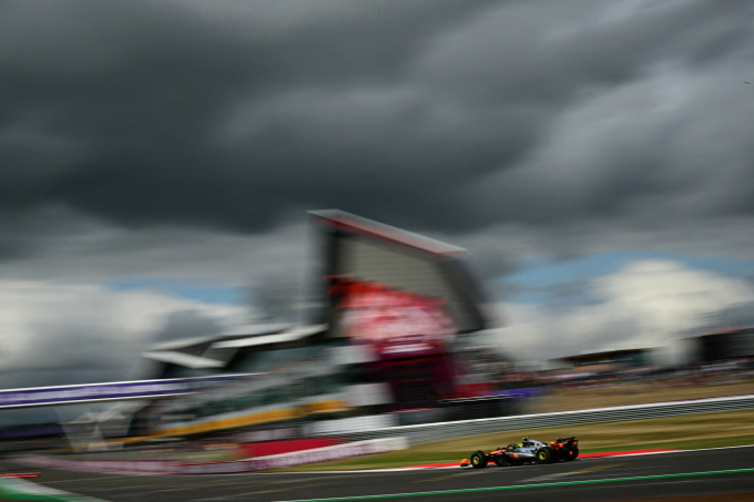 Xe đua của Lando Norris ở chặng Silverstone. Ảnh: AFP