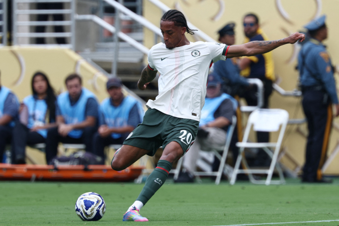 Joao Pedro sút xa ghi bàn mở tỷ số trận Chelsea thắng Fluminense 2-0 ở bán kết FIFA Club World Cup 2025 trên sân MetLife, New Jersey ngày 9/7. Ảnh: AFP
