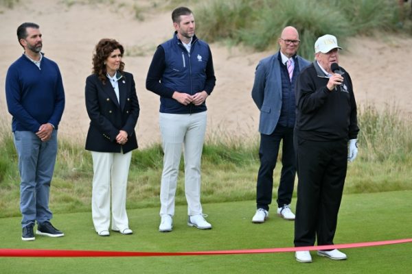 Ông Trump khánh thành sân golf mới tại Scotland: Tin tức golf