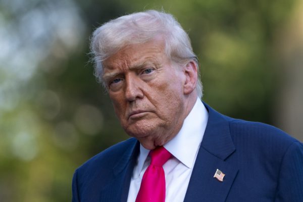 Trump dọa kiện báo Mỹ vì bài viết Epstein: Tin tức mới nhất