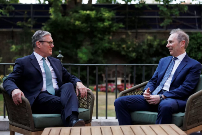UK prime minister Sir Keir Starmer and Amazon CEO Andy Jassy trong buổi gặp gỡ. Ảnh: