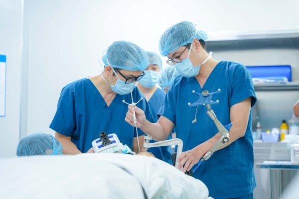 Bé trai thoát động kinh nhờ phẫu thuật thành công