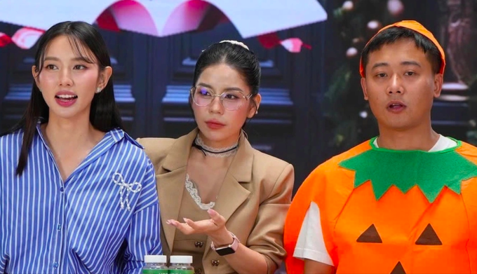 Hoa hậu Thùy Tiên, Hằng Du Mục, Quang Linh Vlogs (từ trái qua) trong một lần livestream bán kẹo Kera. Ảnh:Cắt từ video