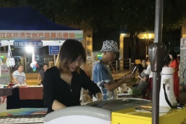 Cựu sinh viên y khoa bán kem: Quyết định gây tranh cãi