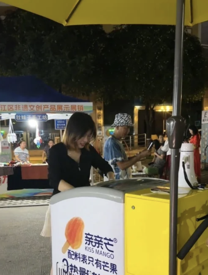 Xe bán kem xoài của Xiao Li ở tỉnh Quảng Tây, mở từ tháng 4/2025. Ảnh: Red Star News