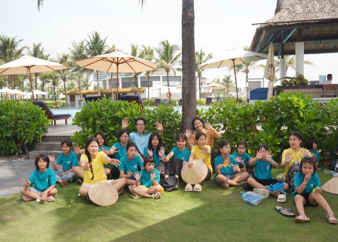 Các em nhỏ tham gia hoạt động teambuilding