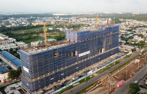 Fiato Airport City: Cất nóc tòa căn hộ đầu tiên