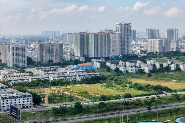‘Giá nhà TP HCM có thể hạ nhiệt nhờ mở rộng địa giới hành chính’