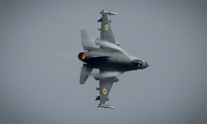 Tiêm kích F-16 Ukraine trong ảnh công bố tháng 8/2024. Ảnh: BQP Ukraine