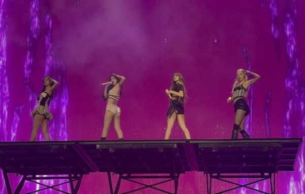 Blackpink Tái Xuất Concert: Bùng Nổ Sân Khấu!