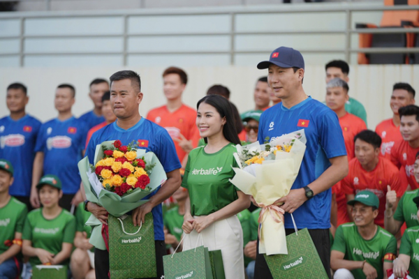 Herbalife giao lưu cùng đội tuyển bóng đá Quốc gia Việt Nam