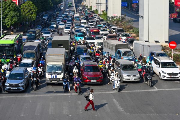 Hà Nội: Nghiên cứu tăng phí trước bạ, biển số xe xăng dầu (ôtô, xe máy)