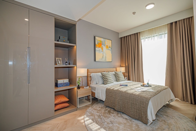Cách phối màu sang trọng và có tính bền vững giúp phản chiếu ánh sáng tốt, mở rộng không gian. Ảnh: Masterise Homes