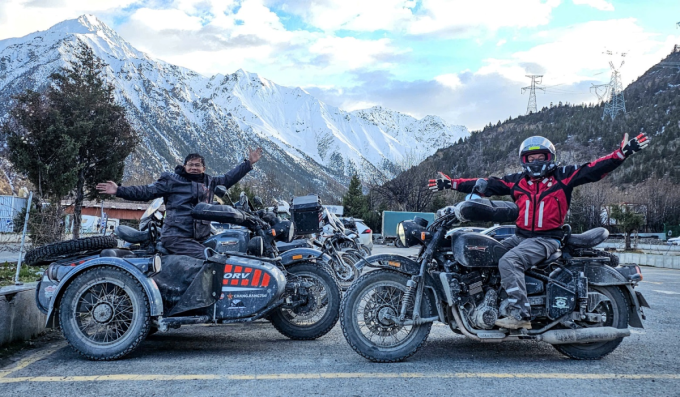 Các thành viên chinh phục cung đường Trà Mã cổ đạo. Ảnh: MotoTours Asia