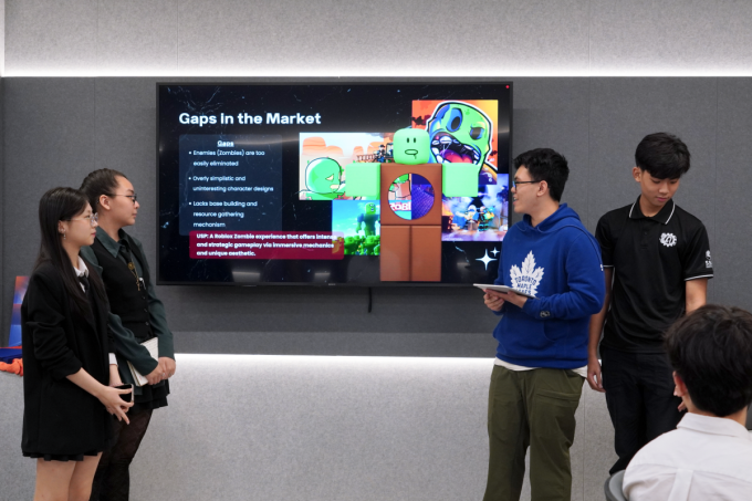 Học sinh thuyết trình dự án game sau hành trình 3 tuần tham gia Roblox Summer Internship 2025. Ảnh: VNGGames