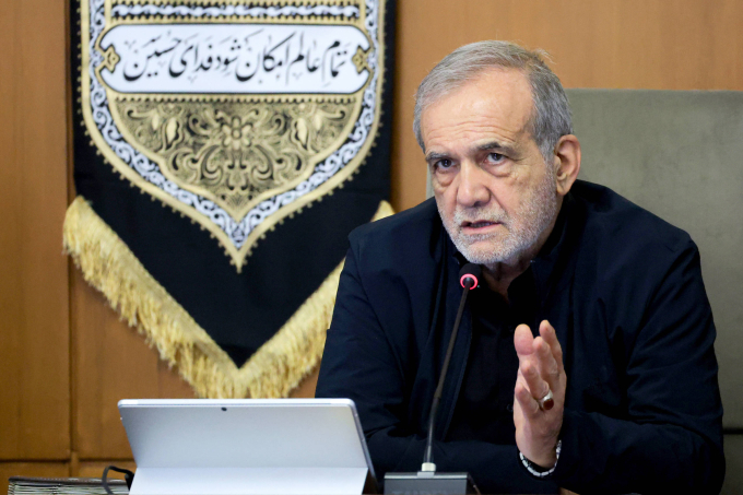 Tổng thống Iran Masoud Pezeshkian chủ trì cuộc họp nội các ngày 20/7. Ảnh: Reuters