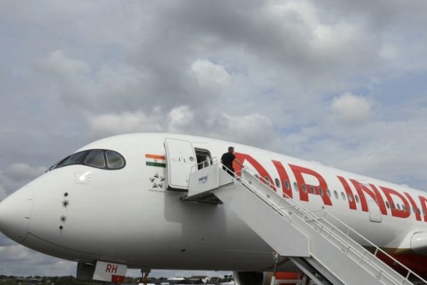 Máy bay Ấn Độ cháy máy phát điện sau khi hạ cánh: Tin tức hàng không