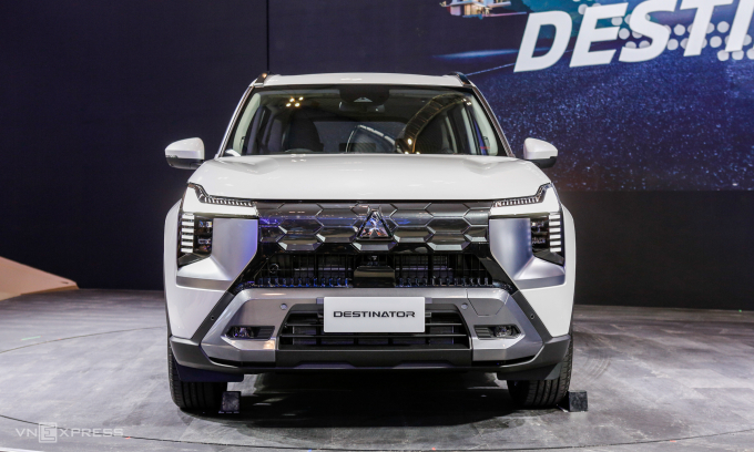 Mẫu CUV cỡ C Mitsubishi Destinator giá 23.600-28.500 USD tại thị trường Indonesia. Ảnh: Lương Dũng