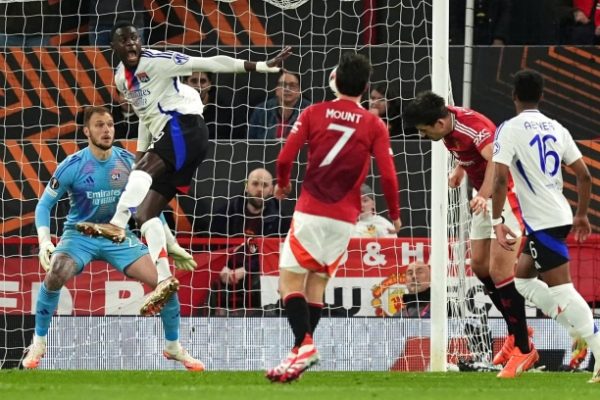 Lyon trở lại Ligue 1 sau án phạt rớt hạng