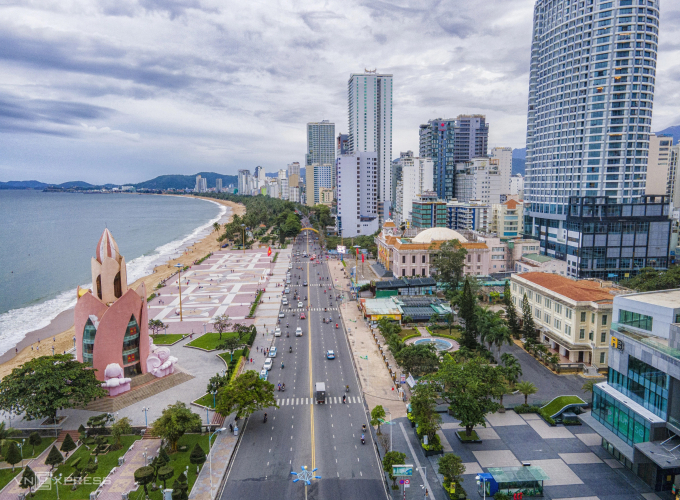 Đường Trần Phú với tháp Trầm Hương - một trong những biểu tượng của Nha Trang - Khánh Hòa. Ảnh: Trần Anh Khoa