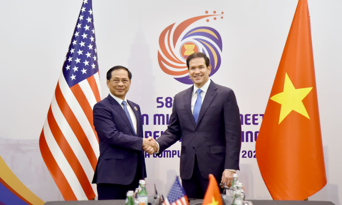 Phó thủ tướng Bùi Thanh Sơn gặp Ngoại trưởng Mỹ Marco Rubio tại Kuala Lumpur, Malaysia hôm 11/7. Ảnh: BNG