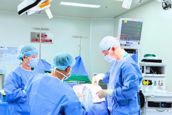 Đau đầu kéo dài 2 tháng: Cảnh báo tụ máu não nguy hiểm