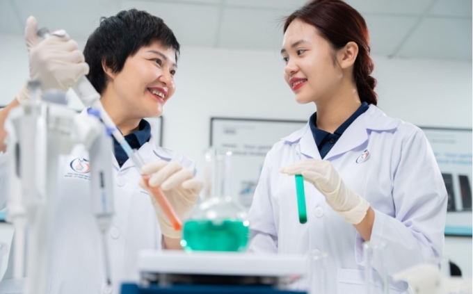 Trường đầu tư máy móc hiện đại để giúp sinh viên phát triển kỹ năng sát thực tiễn. Ảnh: Đại học Phenikaa