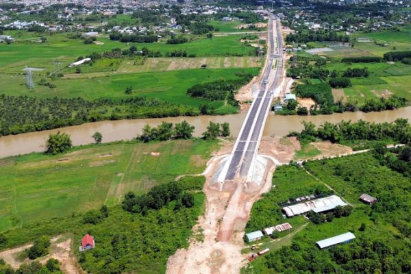 Cầu Quảng Đà: Ba tháng không đường dẫn, khi nào xong?