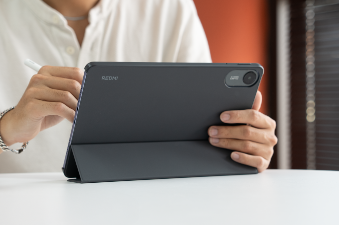 Phiên bản màu xám của máy. Ảnh: Xiaomi
