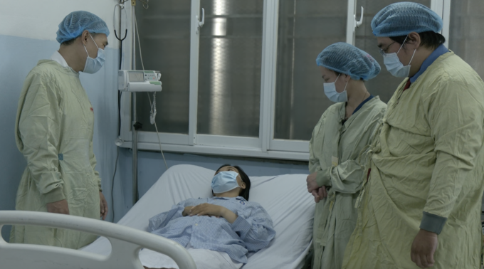Bệnh nhân trong phòng cách ly sau ghép thận tại Bệnh viện Nhân dân Gia Định. Ảnh: Bích Hạnh