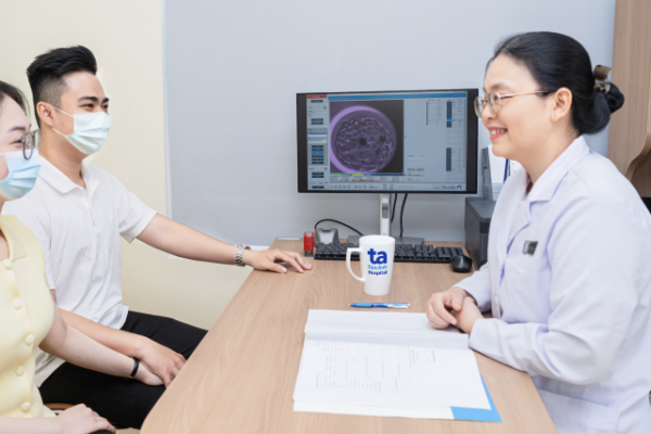 Lần đầu làm mẹ ở tuổi trung niên: Chia sẻ và kinh nghiệm