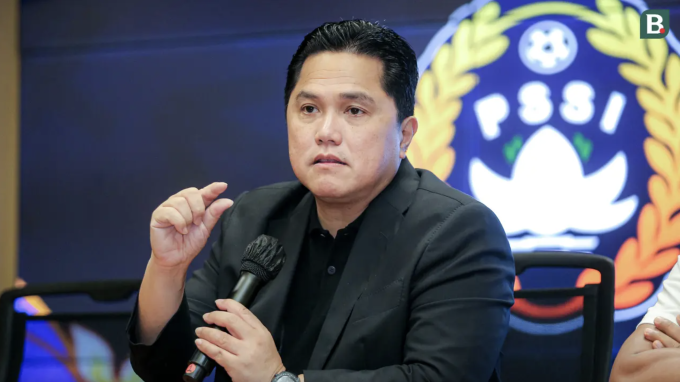 Chủ tịch LĐBĐ Indonesia Erick Thohir trả lời họp báo tại trụ sở liên đoàn vào tháng 9/2024. Ảnh: Bola