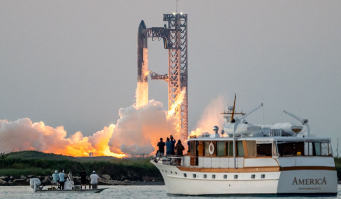 Tàu SpaceX Starship cất cánh từ Starbase Texas vào tháng 10/2024 để thực hiện chuyến bay thử nghiệm Starship Flight 5. Ảnh: AFP