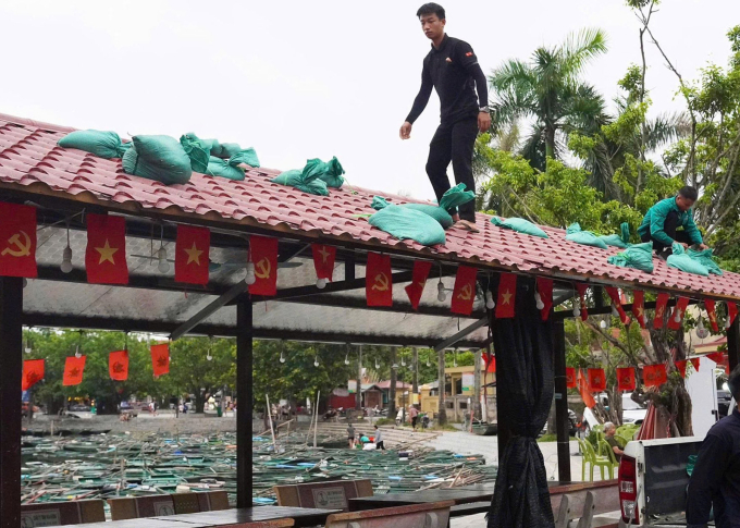 Tàu thuyền neo bến ở khu du lịch Tam Cốc - Bích Động. Ảnh: Lê Hoàng